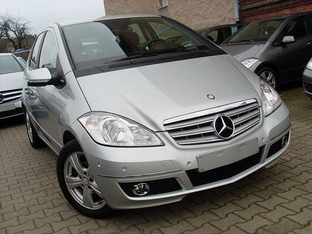 Silber metallic Gebraucht 2011 Mercedes A160 Avantgarde Van / Kleinbus | 5.990 € (Fairer Preis) - Bild 1/4