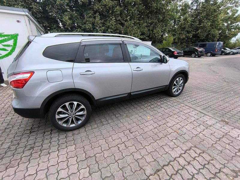 Silber Gebraucht 2011 Nissan Qashqai +2 SUV | 8.500 € (Fairer Preis) - Bild 1/4