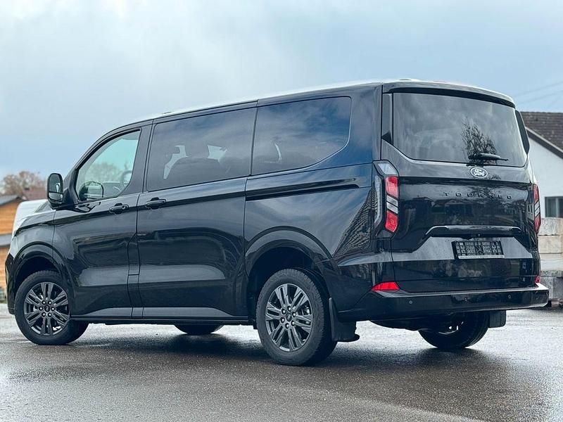 Gebraucht Ford Tourneo Titanium 150 PS (110 kW) 2025 Schwarz Van / Kleinbus