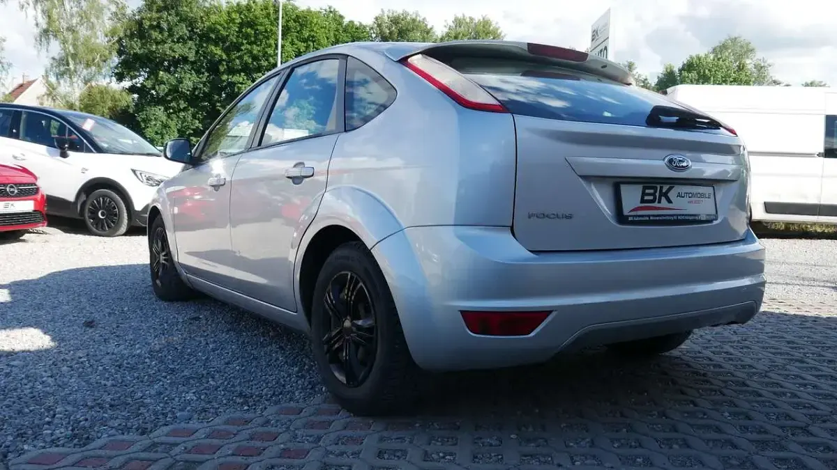 Gebraucht Ford Focus 116 PS (85 kW) 2009 Polarsilber metallic Kleinwagen