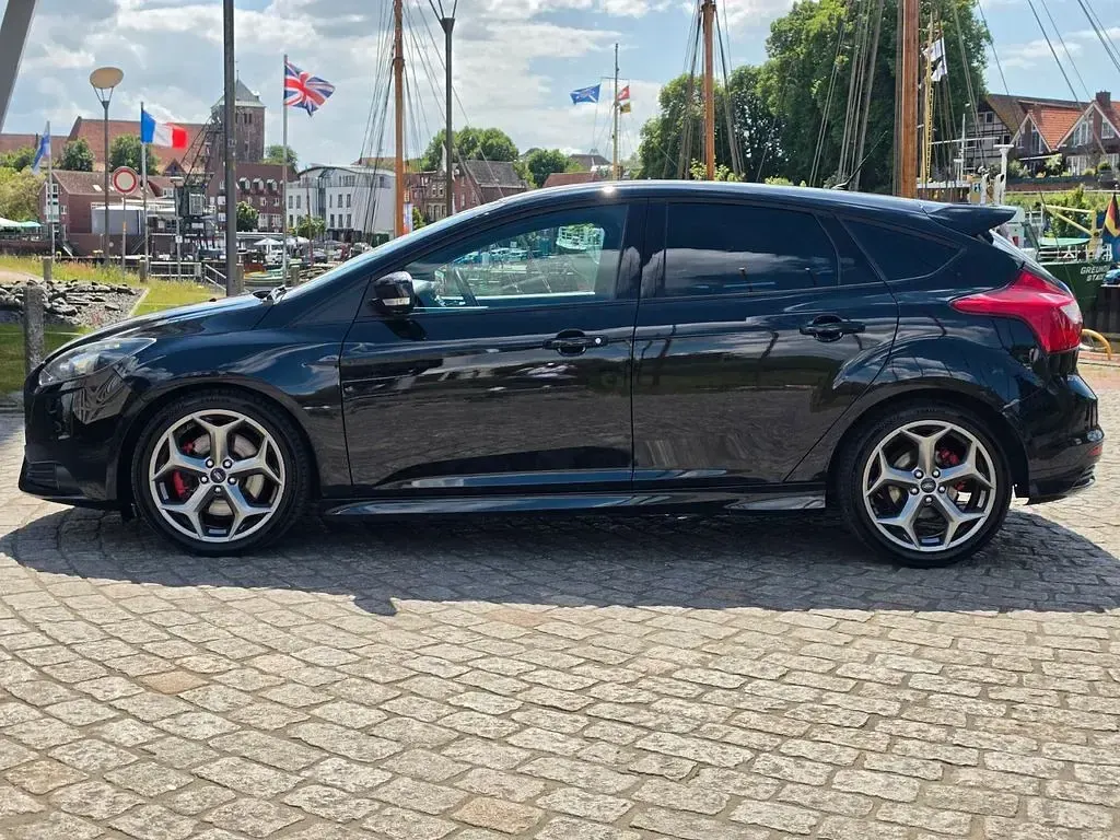Gebraucht Ford Focus ST 250 PS (183 kW) 2013 Schwarz Limousine