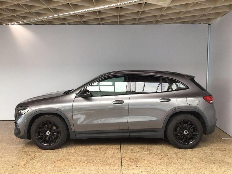 Gebraucht Mercedes GLA200 AMG line 163 PS (119 kW) 2023 Grau SUV