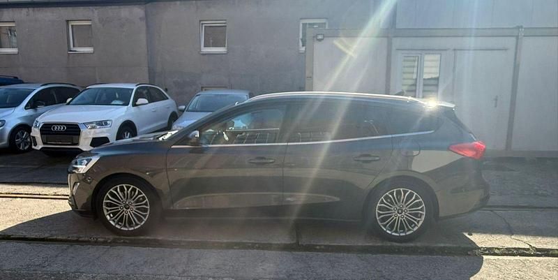 Gebraucht Ford Focus Titanium 150 PS (110 kW) 2018 Grau Kombi