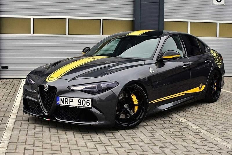 Grau Gebraucht 2017 Alfa Romeo Giulia Quadrifoglio Limousine | 47.000 € (Guter Preis) - Bild 1/4
