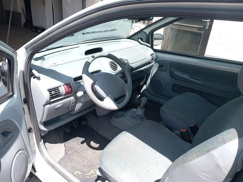 Gebraucht Renault Twingo 58 PS (42 kW) 2003 Silber Kleinwagen