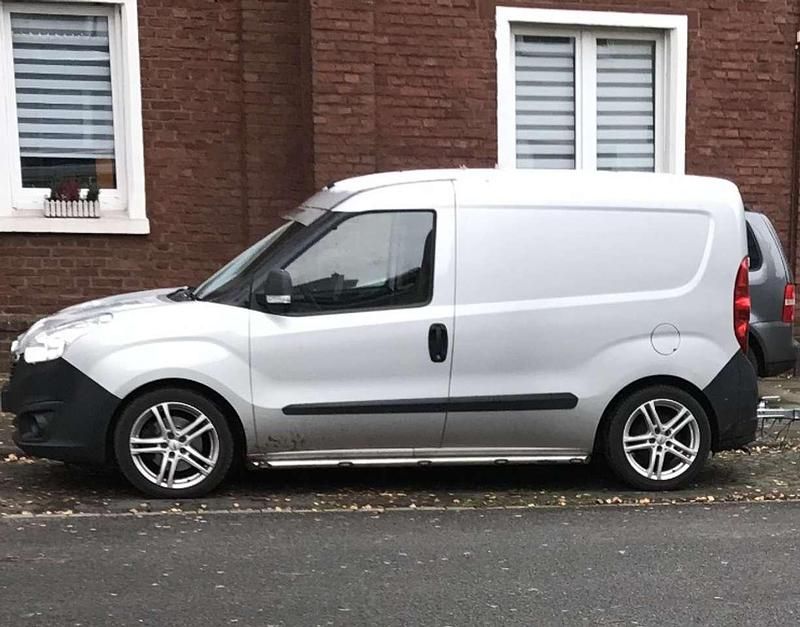 Gebraucht Opel Combo 105 PS (77 kW) 2012 Van