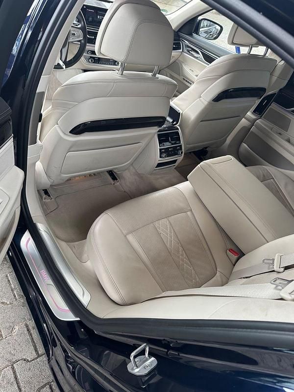 Gebraucht BMW 750 449 PS (330 kW) 2017 Blau Limousine