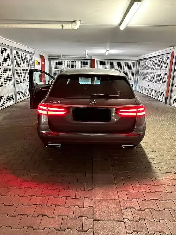 Gebraucht Mercedes E200 184 PS (135 kW) 2019 Grau Limousine