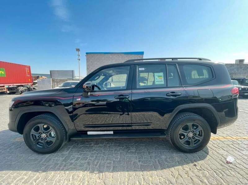 Gebraucht Toyota Land Cruiser 415 PS (305 kW) 2021 Raven black metallic SUV