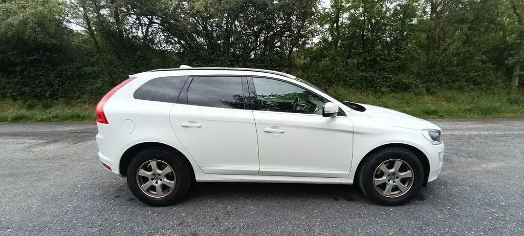 Gebraucht Volvo XC60 Momentum 190 PS (139 kW) 2016 Weiß SUV