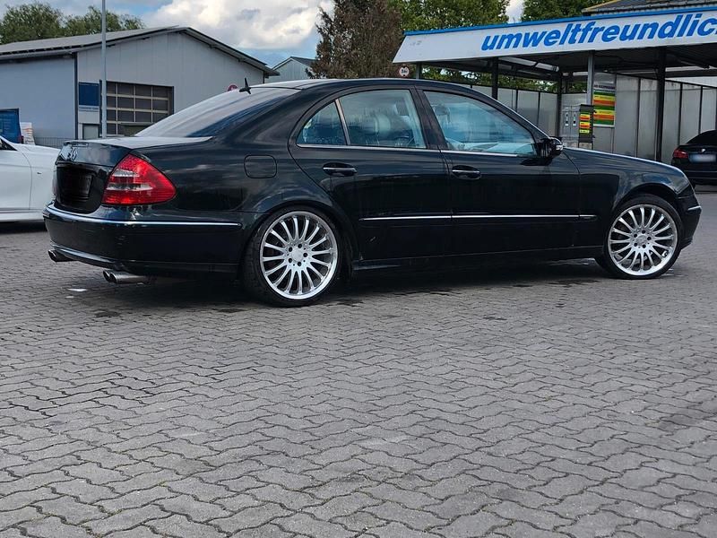 Gebraucht Mercedes E500 306 PS (225 kW) 2002 Andere farben Limousine