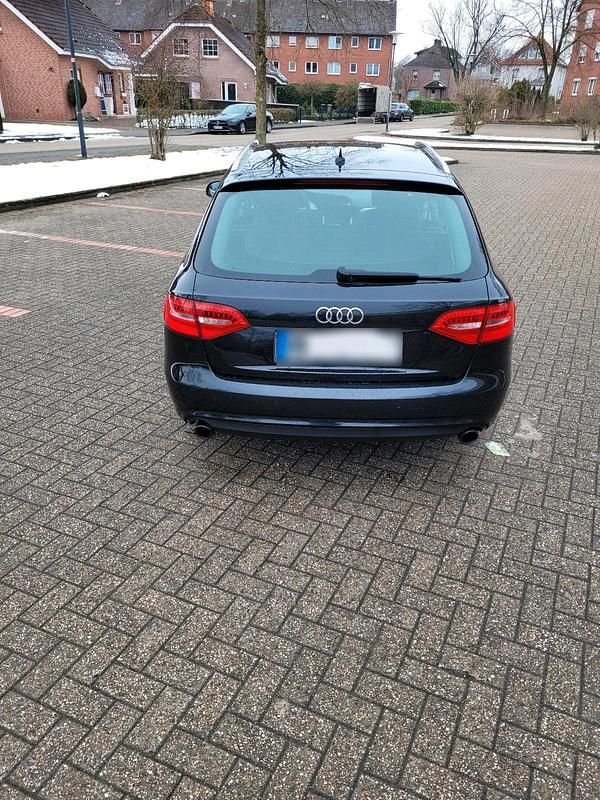 Gebraucht Audi A4 143 PS (105 kW) 2013 Schwarz Kombi