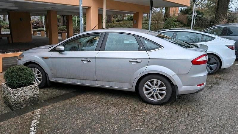 Gebraucht Ford Mondeo Ghia 145 PS (106 kW) 2009 Silber Limousine