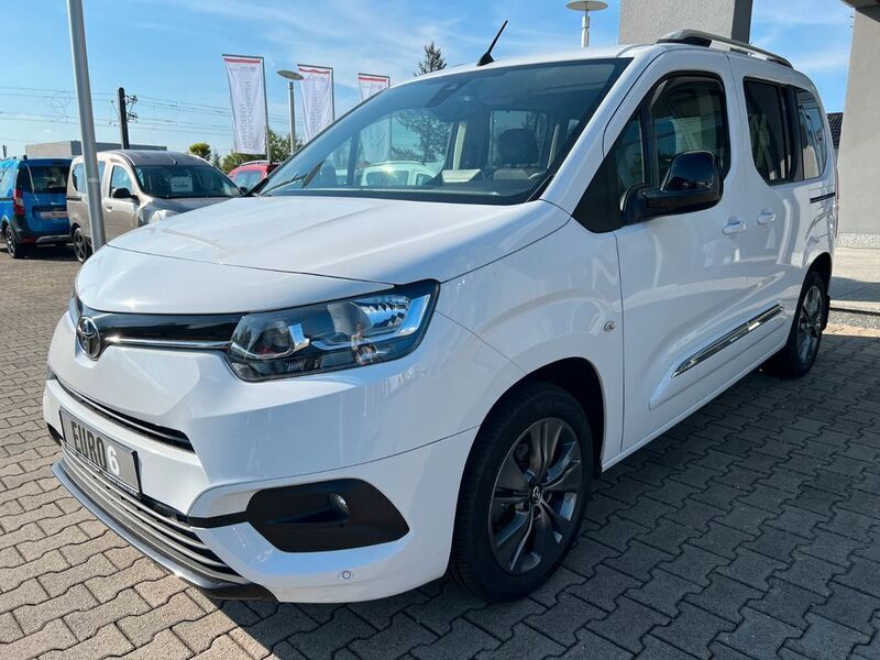 Weiß Gebraucht 2023 Toyota Proace Verso City Kombi | 23.999 € (Fairer Preis) - Bild 1/4