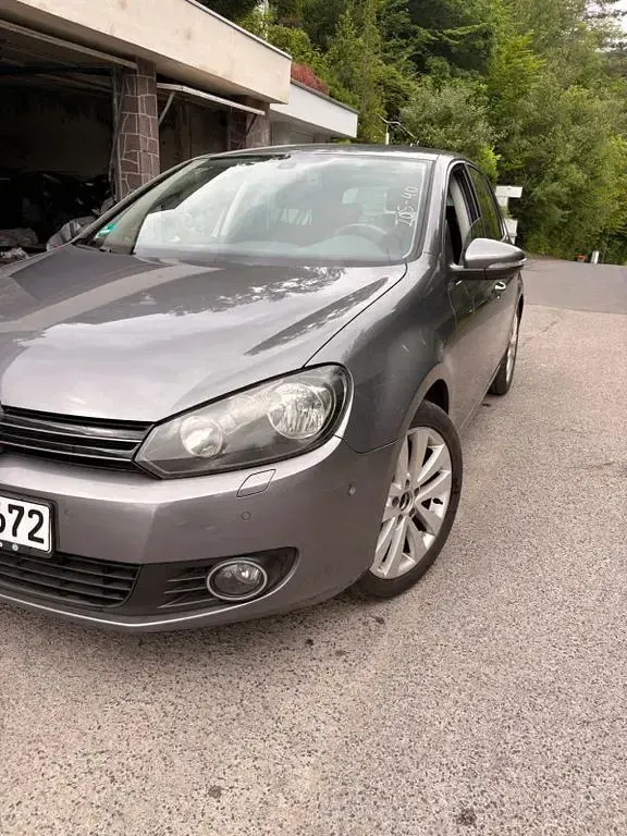 Gebraucht VW Golf VI Team 105 PS (77 kW) 2010 Grau Kleinwagen