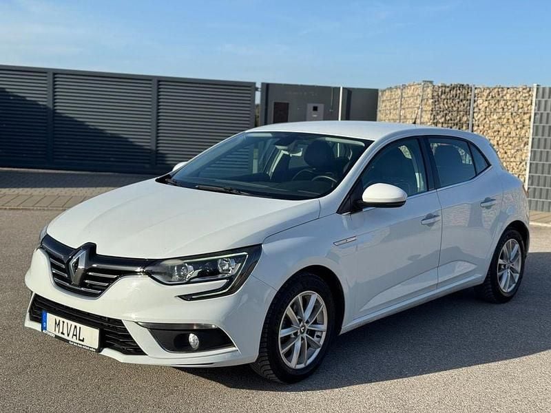 Gebraucht Renault Mégane IV Intens 132 PS (97 kW) 2016 Weiß Limousine