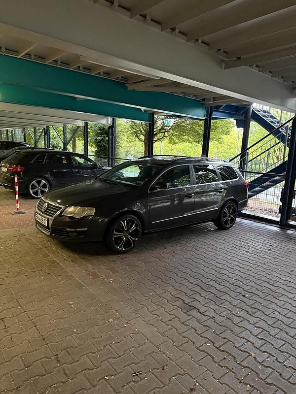 Braun Gebraucht 2008 VW Passat Kombi | 2.000 € (Guter Preis) - Bild 1/4