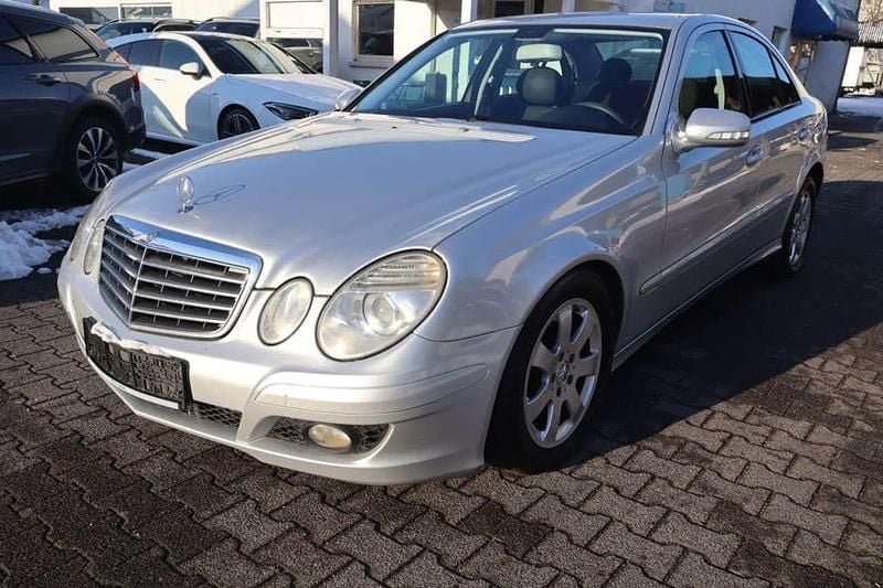 Gebraucht Mercedes E220 Classic 170 PS (125 kW) 2008 Iridiumsilber  metalliclack Limousine