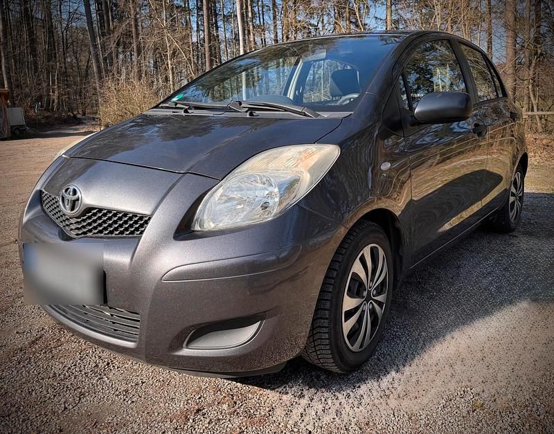 Gebraucht Toyota Yaris 100 PS (73 kW) 2009 Grau Kleinwagen