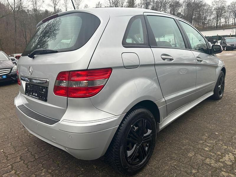 Gebraucht Mercedes B160 95 PS (69 kW) 2010 Silber Van / Kleinbus