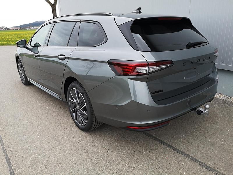 Neu Skoda Superb SportLine 204 PS (150 kW) 2025 Purewhite Kombi