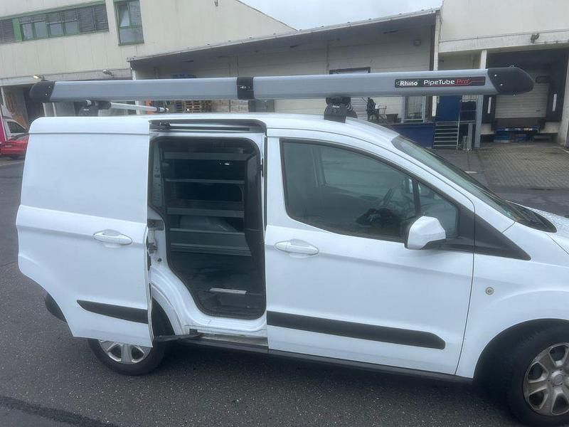 Gebraucht Ford Courier 101 PS (74 kW) 2017 Weiß Van / Kleinbus