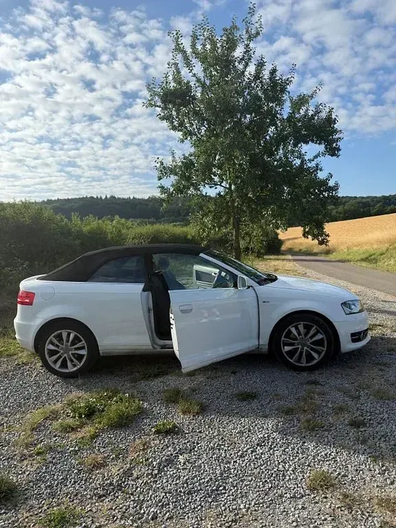 Gebraucht Audi Cabriolet 140 PS (102 kW) 2012 Weiß Cabrio