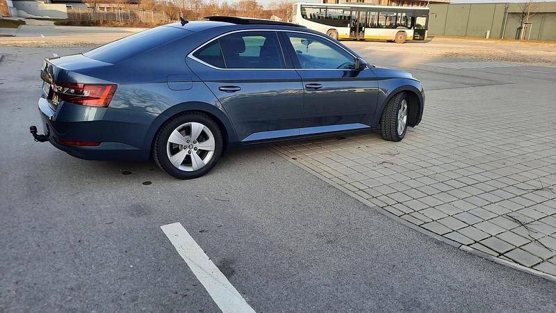 Gebraucht Skoda Superb Style 190 PS (139 kW) 2017 Grau Limousine