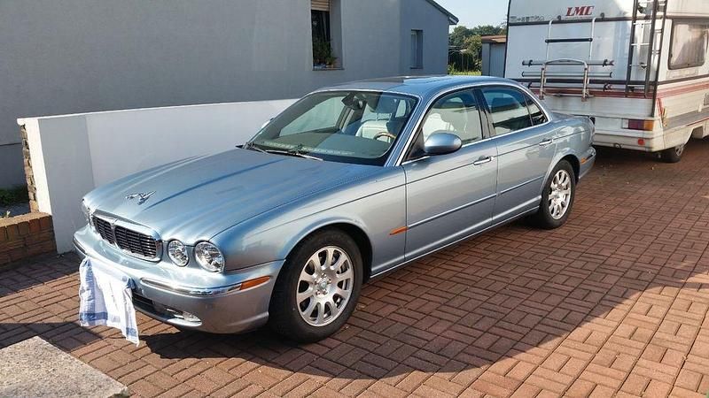 Blau Gebraucht 2004 Jaguar XJ8 Limousine | 13.900 € (Teuer) - Bild 1/4