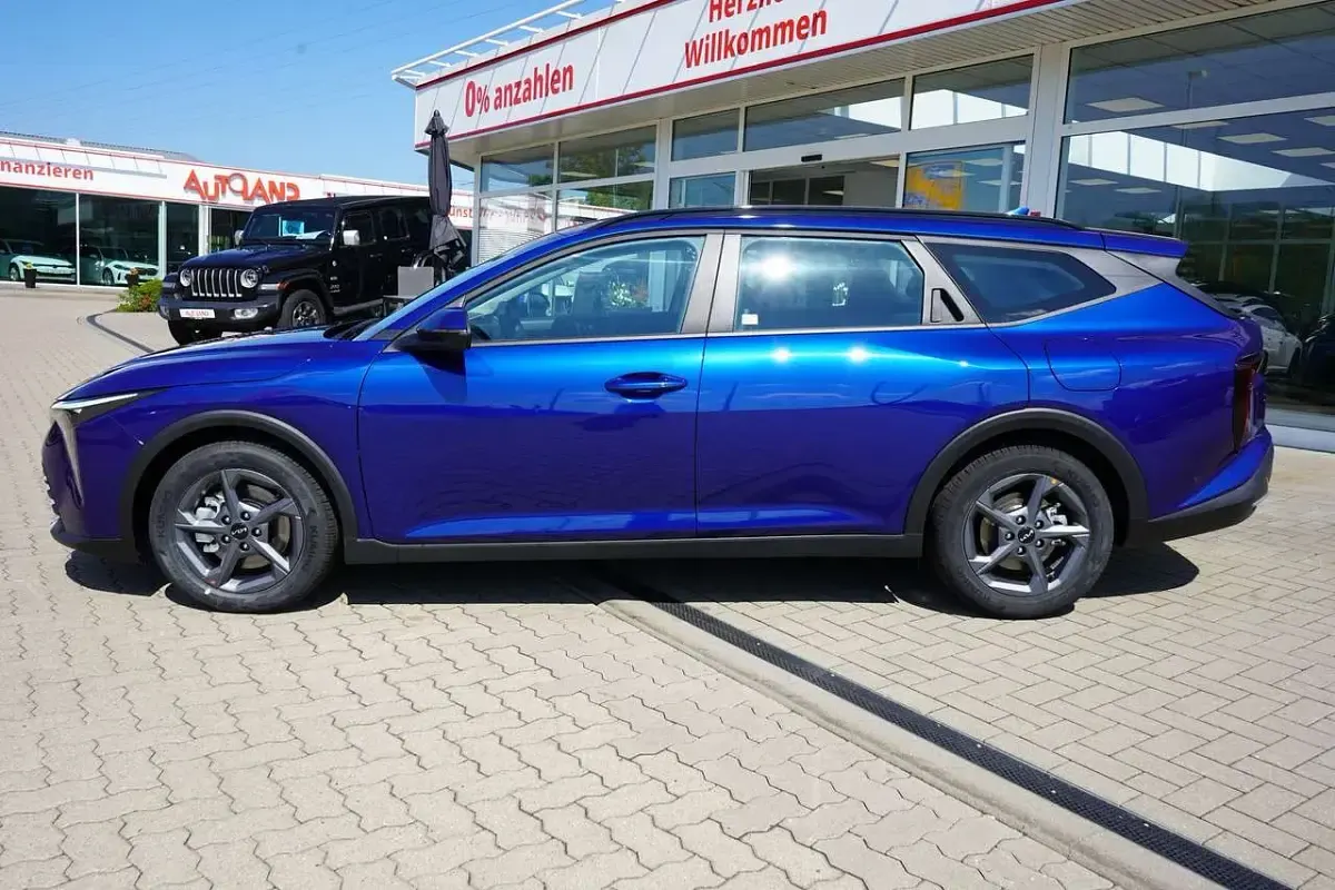Neu Kia Ceed Sportswagon 150 PS (110 kW) 2026 Azurblaumet. Kombi