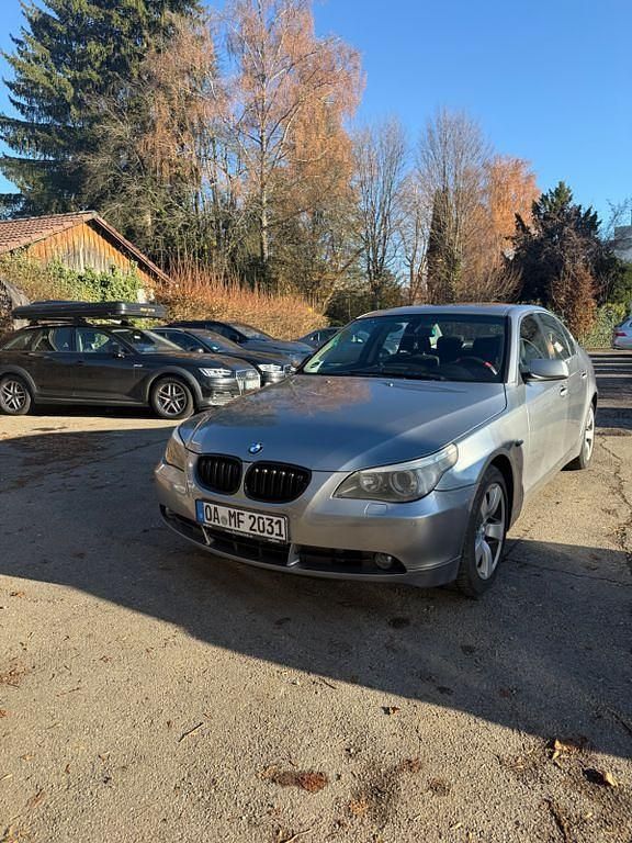 Grau Gebraucht 2005 BMW 525 Limousine | 5.200 € (Fairer Preis) - Bild 1/4