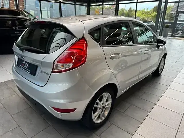 Gebraucht Ford Fiesta SYNC Edition 140 PS (102 kW) 2015 Silber Kleinwagen