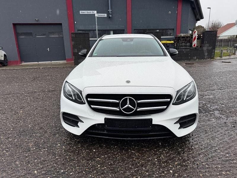 Gebraucht Mercedes E220 AMG 194 PS (142 kW) 2018 Weiß Limousine