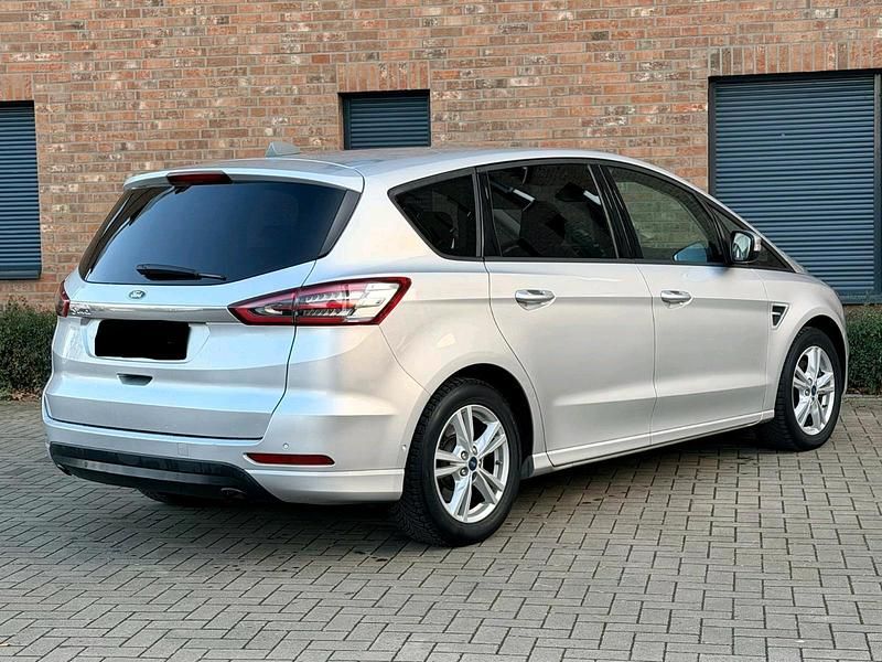 Gebraucht Ford S-MAX Titanium 150 PS (110 kW) 2017 Silber Van / Kleinbus