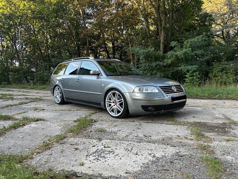 Grau Gebraucht 2001 VW Passat Highline Kombi | 4.000 € - Bild 1/4