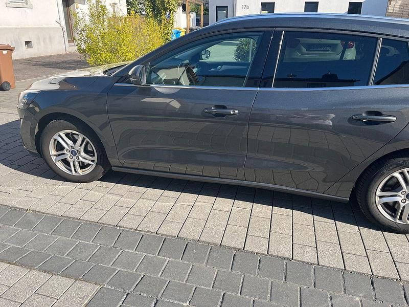 Second-hand Ford Focus Active 125 CP (91 kW) 2020 Gri Break