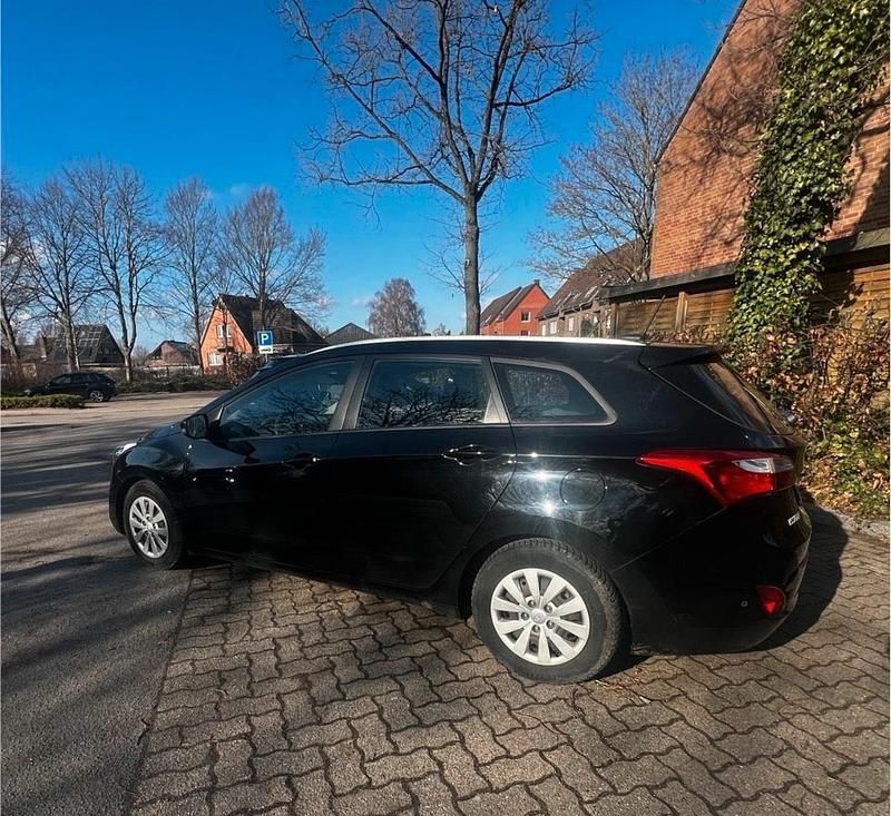 Gebraucht Hyundai i30 110 PS (80 kW) 2015 Schwarz Kombi