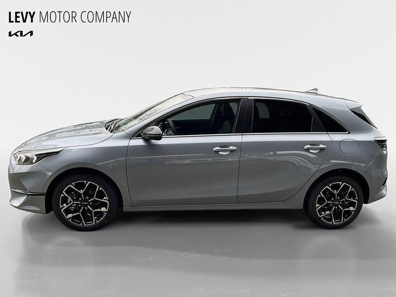 Neu Kia Ceed 101 PS (74 kW) 2025 Lunarsilber metallic Kleinwagen