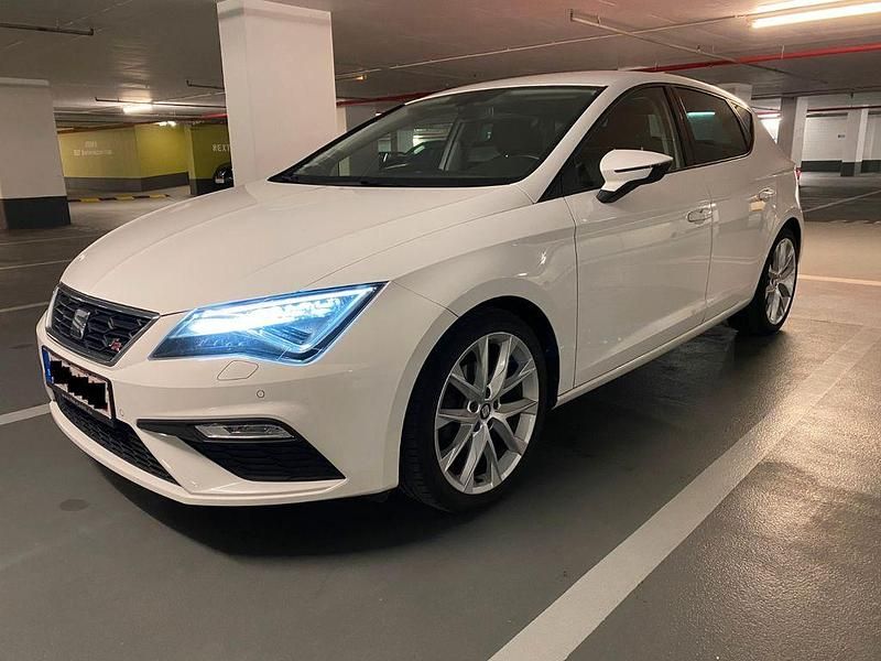 Weiß Gebraucht 2017 Seat Leon FR Limousine | 12.900 € (Fairer Preis) - Bild 1/4