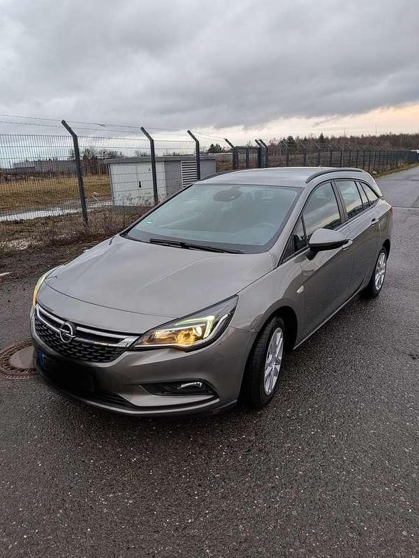 Gebraucht Opel Astra Edition 125 PS (91 kW) 2017 Grau Kombi
