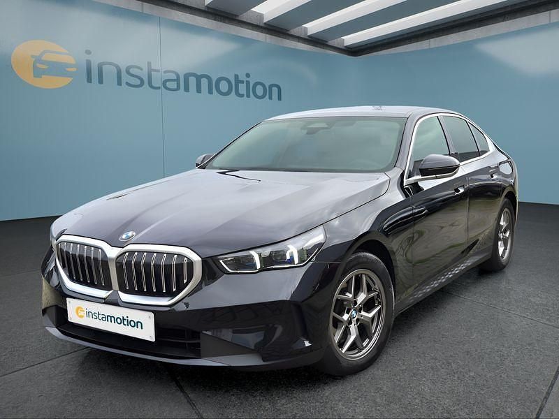 Schwarz Gebraucht 2024 BMW 520 Limousine | 45.749 € - Bild 1/4