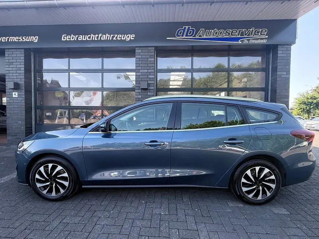 Gebraucht Ford Focus Titanium 125 PS (91 kW) 2023 Blau Limousine