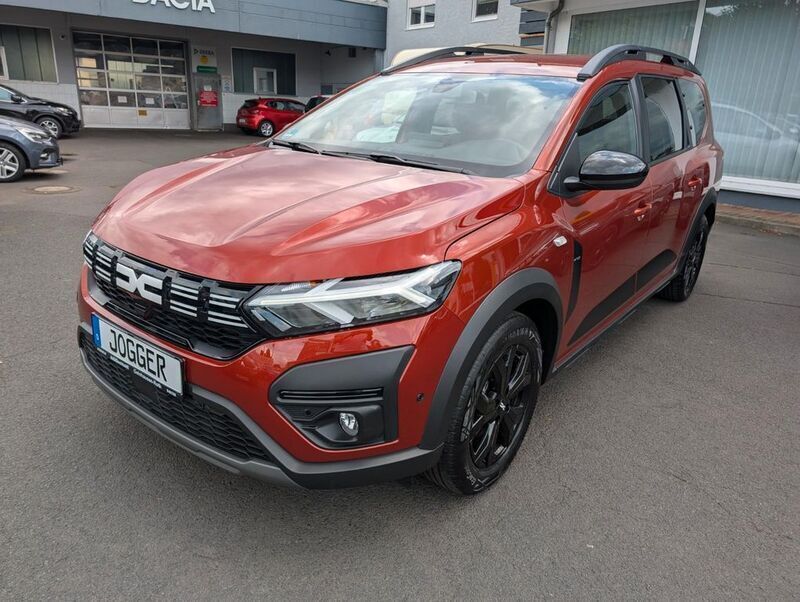 Braun Gebraucht 2023 Dacia Jogger Extreme Van / Kleinbus | 24.490 € (Fairer Preis) - Bild 1/4
