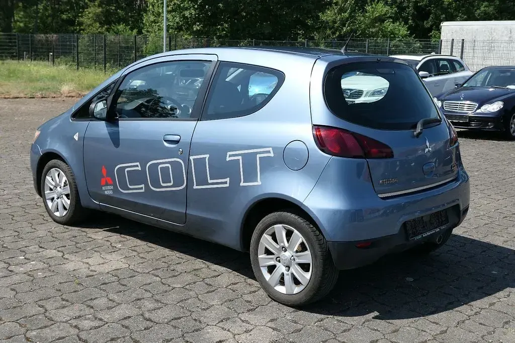 Gebraucht Mitsubishi Colt Invite 95 PS (69 kW) 2008 Blau Kleinwagen