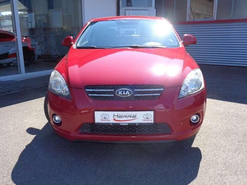 Second-hand Kia Ceed EX 143 CP (105 kW) 2008 Roșu Hatchback