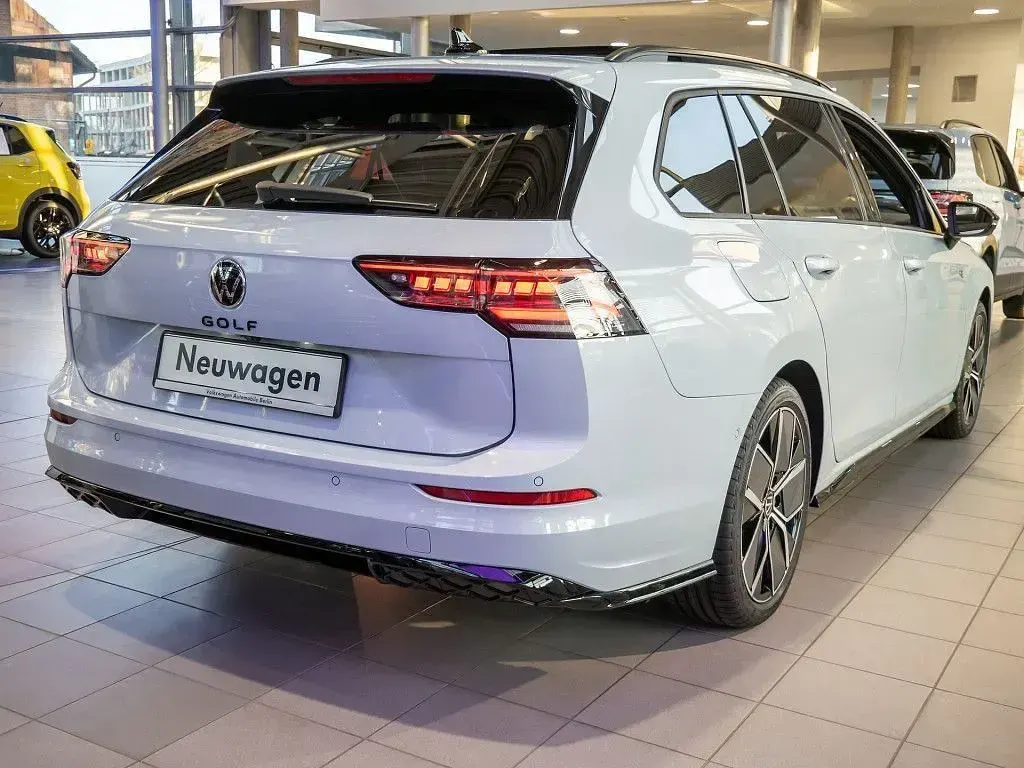 Neu VW Golf VIII R-line 150 PS (110 kW) 2026 Blau Kombi