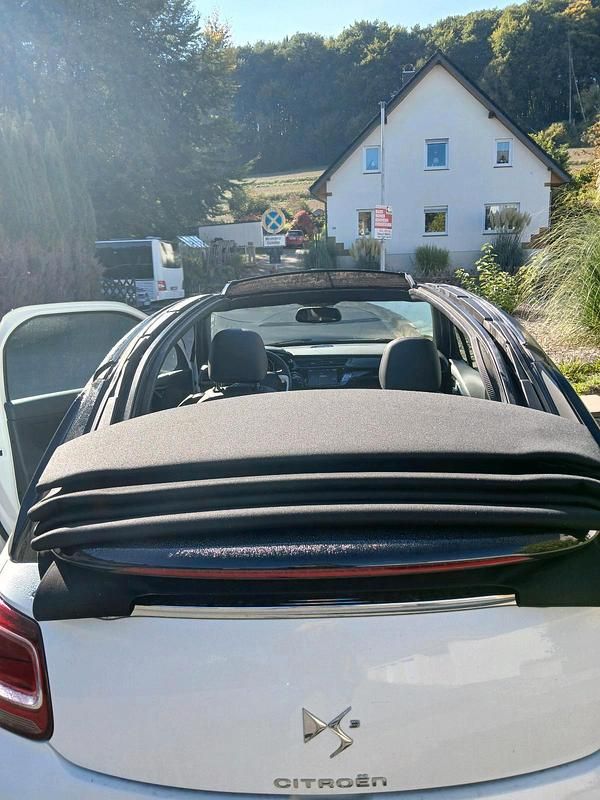 Weiß Gebraucht 2013 Citroën DS3 Cabriolet So Chic Cabrio | 6.399 € (Fairer Preis) - Bild 1/4