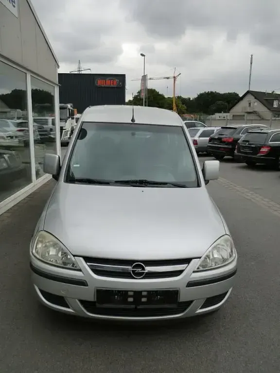 Gebraucht Opel Combo Edition 90 PS (66 kW) 2007 Silber Van / Kleinbus