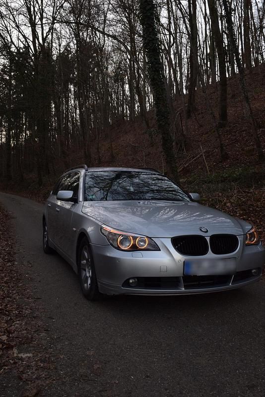 Gebraucht BMW 525 218 PS (160 kW) 2005 Grau Kombi