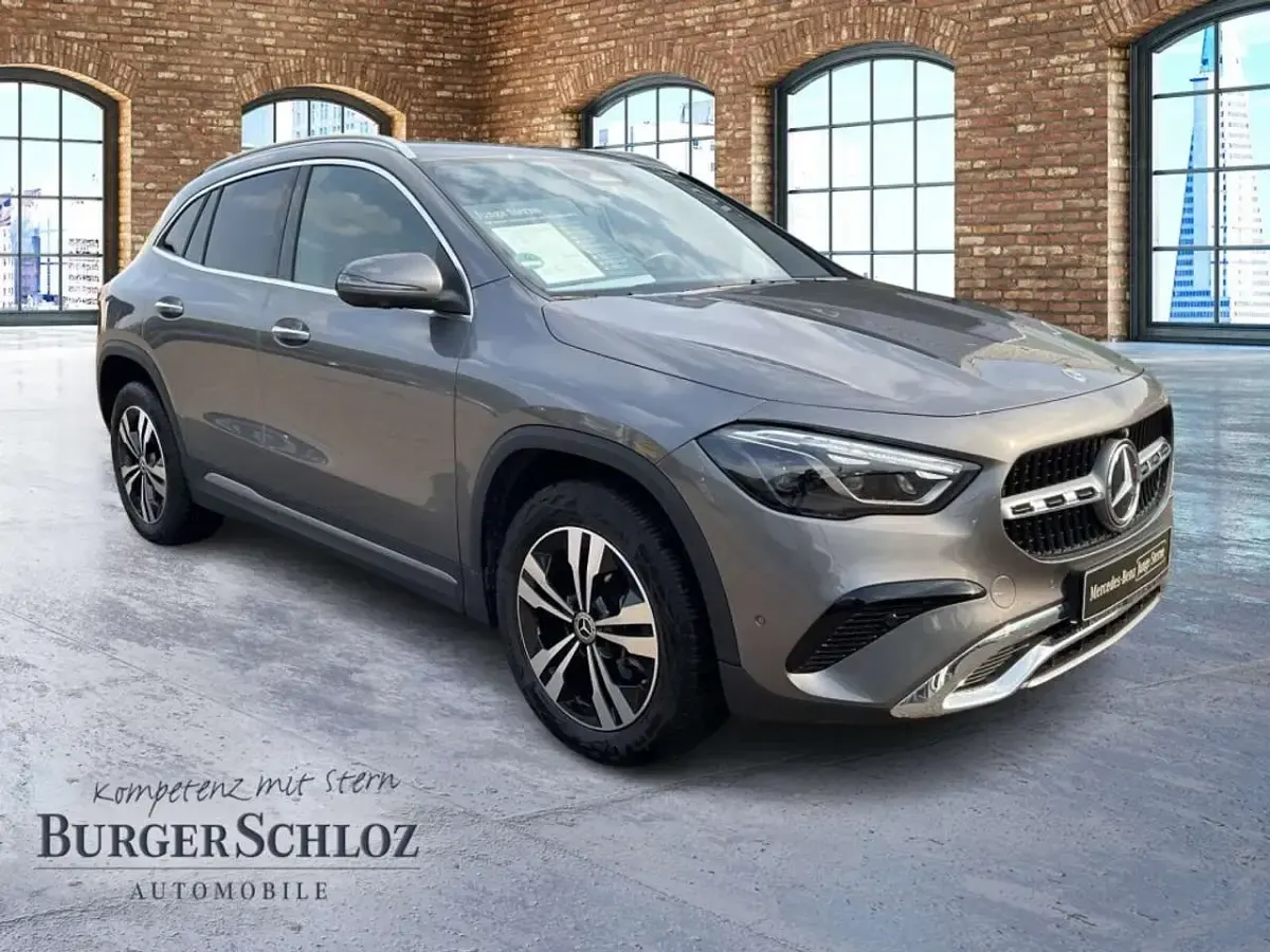 Gebraucht Mercedes GLA220 Progressive 190 PS (139 kW) 2025 Metalliclack mountaingrau SUV